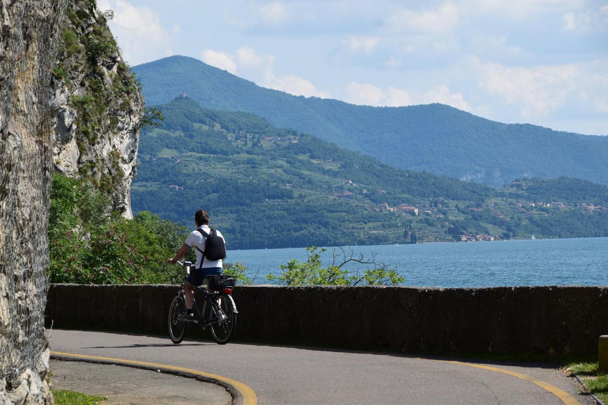 Angelo&Mari Mountain Lake Iseo Hospitality 马罗内 外观 照片